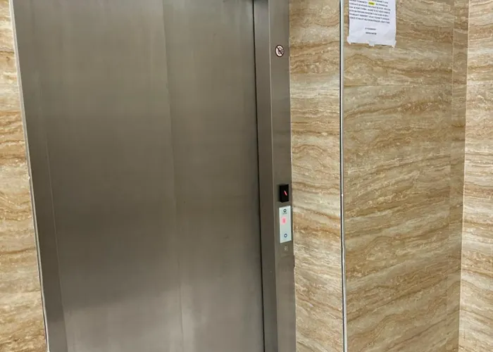 Center Hideaway 招待所 *