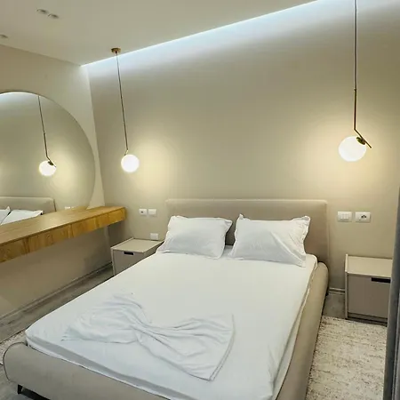 Center Hideaway