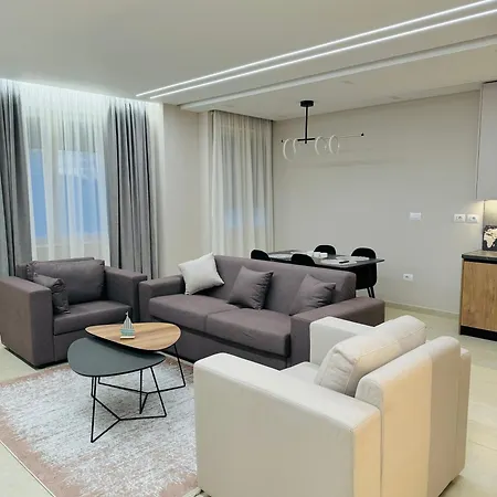 Center Hideaway
