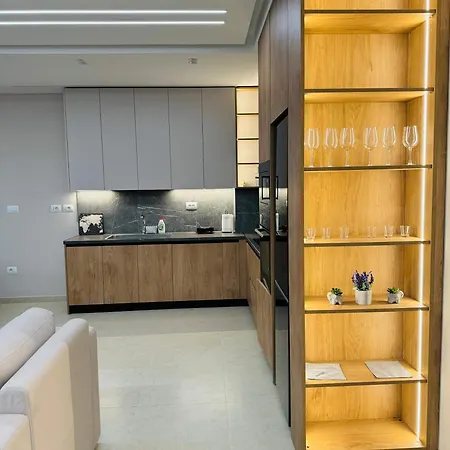 Center Hideaway