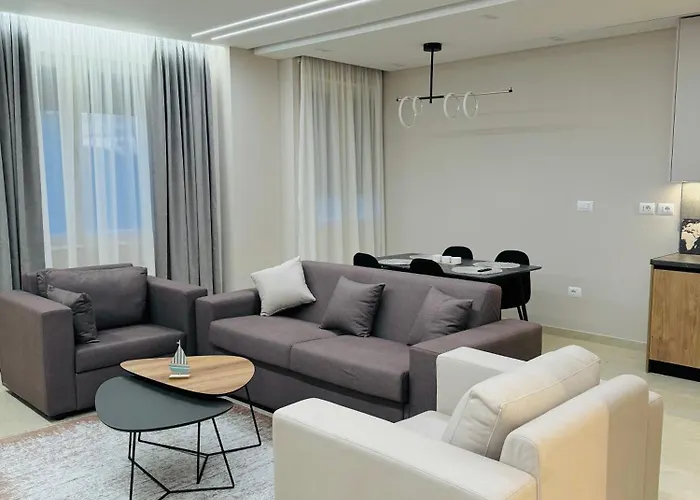 Center Hideaway